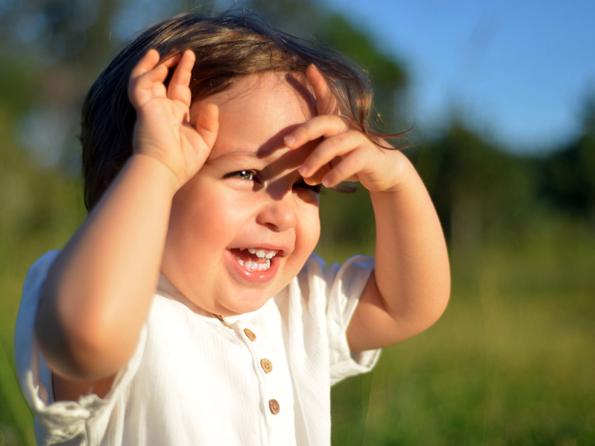 Une exposition sûre au soleil peut-elle réduire le risque de myopie chez les enfants ?